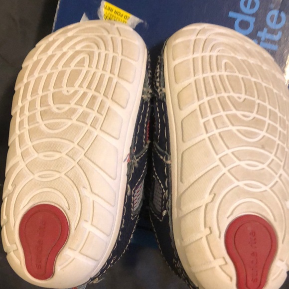 Stride Rite - size 4 - Picture 2 of 7